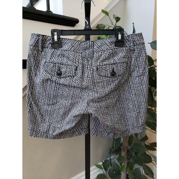 CAbi Chino Shorts Womens 0 Black White Geo Print Stretch Flat Front High Rise - Picture 2 of 12